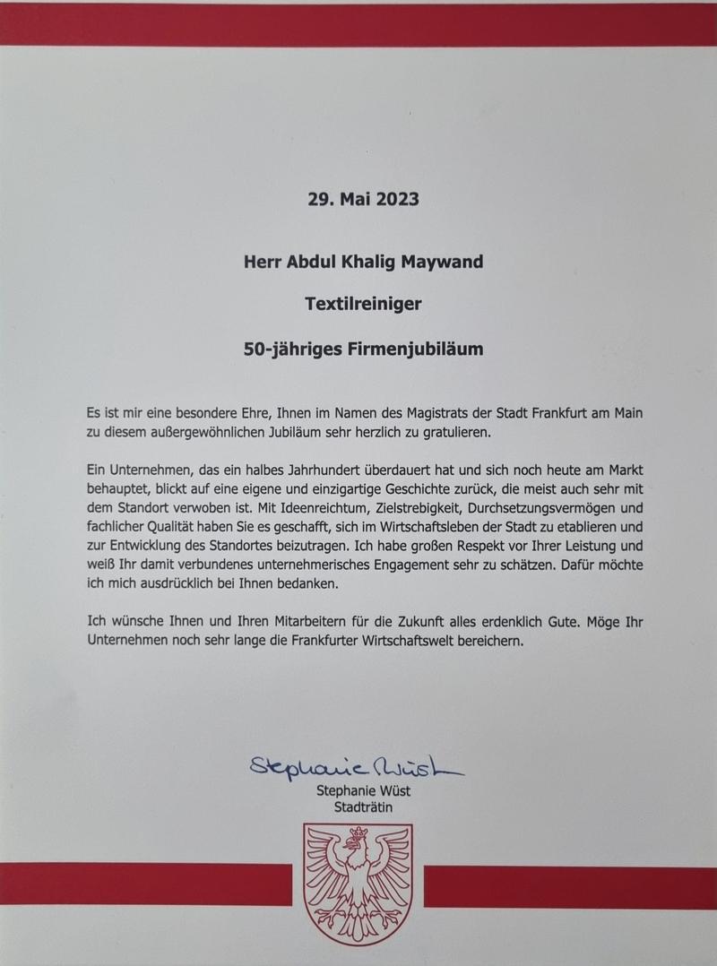 Urkunde der Stadt Frankfurt am Main zum 50-jährigen Firmenjubiläum von Adrett Textilpflege, unterzeichnet von Stadträtin Stephanie Wüst, 29. Mai 2023